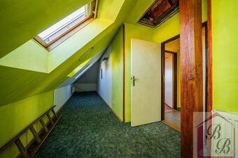 In exclusive representation I am selling a villa from the First Republic era