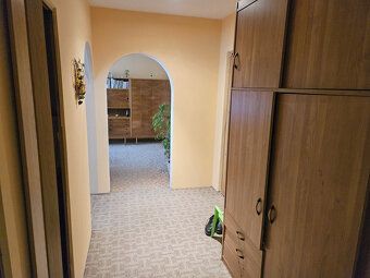 Oferujemy na sprzedaż mieszkanie 2+1 z loggią położone na trzecim piętrze
