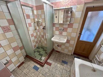 We offer for sale a family house with a spacious garden and garage in the desired and quiet…