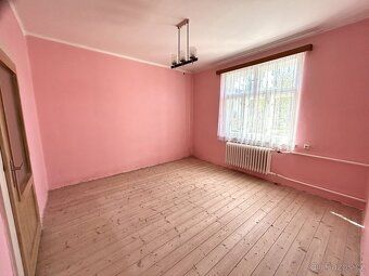We offer for sale a family house with a spacious garden and garage in the desired and quiet…