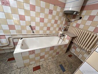 We offer for sale a family house with a spacious garden and garage in the desired and quiet…