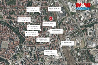 Nabízíme k pronájmu světlý podkrovní byt o dispozici 2+kk a 
