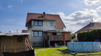 We offer exclusively for sale a family house with garden in the village