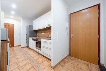 Nabízíme k pronájmu útulný byt o dispozici 2+kk, který se na