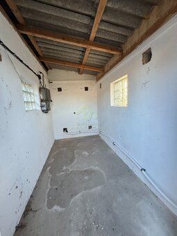 If you're looking for a storage hall for your business, I have an offer just for you!
