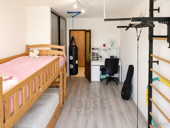 Registration No. 01595 We now offer for sale a practical and spacious apartment