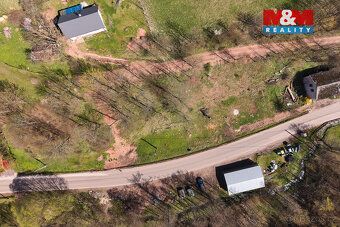 Vaše cesta k bydlení v podhůří Krkonoš začíná zde.
Pozemek o