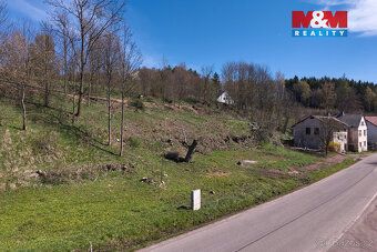 Vaše cesta k bydlení v podhůří Krkonoš začíná zde.
Pozemek o