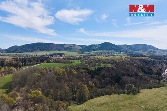 Vaše cesta k bydlení v podhůří Krkonoš začíná zde.
Pozemek o