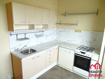 I offer for long-term sublease a well-preserved cooperative apartment of 2+1 type in Svitavy