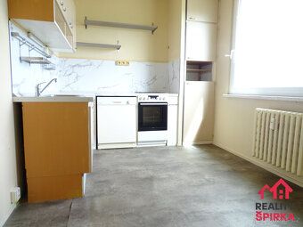 I offer for long-term sublease a well-preserved cooperative apartment of 2+1 type in Svitavy