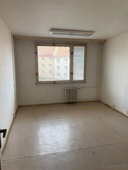 We offer for sale a prefabricated house in the sought-after location of Klíš
