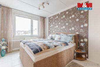 We offer for sale a spacious renovated apartment of layout 