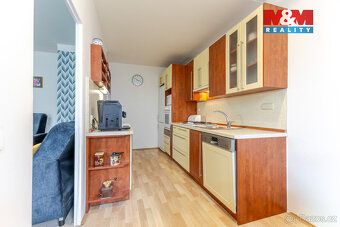We offer for sale a spacious renovated apartment of layout 