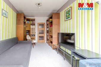We offer for sale a spacious renovated apartment of layout 