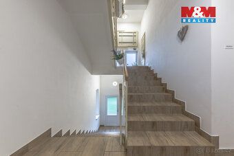 Nabízíme samostatně stojící rodinný dům v obci Dobrovice s m