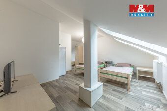 Nabízíme samostatně stojící rodinný dům v obci Dobrovice s m