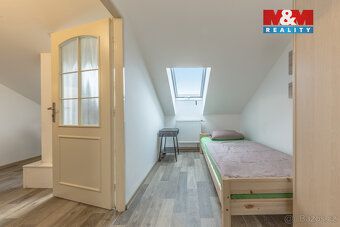 Nabízíme samostatně stojící rodinný dům v obci Dobrovice s m