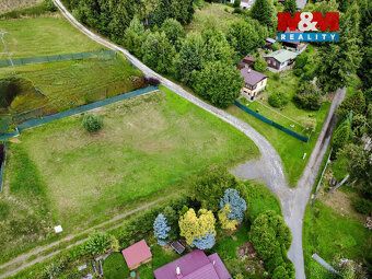 We offer for sale a unique building plot of 837 sqm in a quiet part of the village of Zbraslavice.