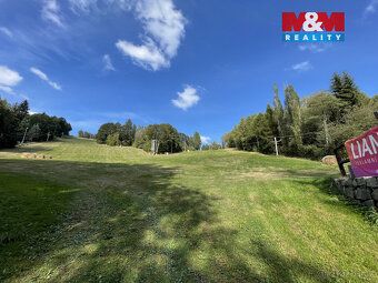 We offer for sale an attractive plot of land measuring 1645 m²,