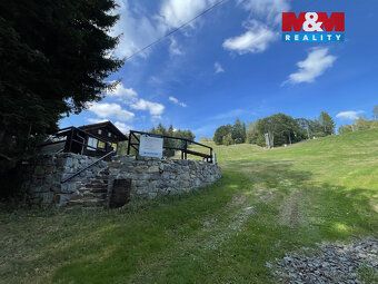 We offer for sale an attractive plot of land measuring 1645 m²,