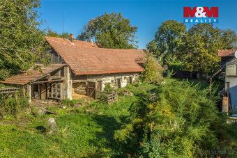 Nabízíme k prodeji samostatně stojící rodinný dům v klidné č