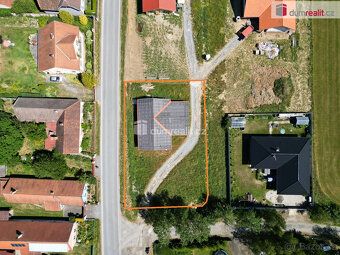 Price includes engineering networks and share of access road.,