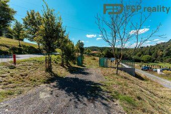 Ponuka na predaj pozemok určený na výstavbu o rozlohe 1852 m² v malebnej obci Krňany.