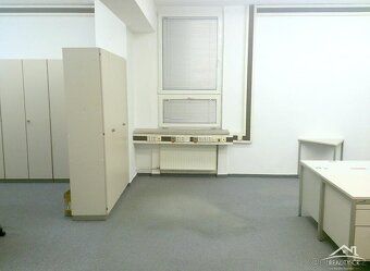We offer for rent a multipurpose commercial property located in 