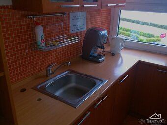 We offer for rent a multipurpose commercial property located in 