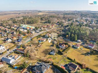 We offer for sale a building plot of 1151 m² located on Maková Street in Horní Jirčany, part…