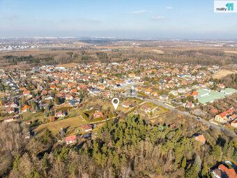 We offer for sale a building plot of 1151 m² located on Maková Street in Horní Jirčany, part…