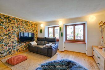 We offer for sale an above-standard family house with garage, courtyard and wine cellar in the…