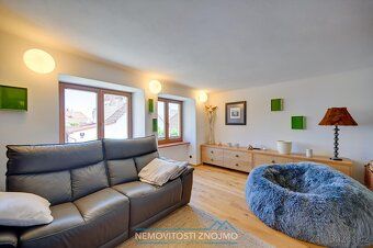 We offer for sale an above-standard family house with garage, courtyard and wine cellar in the…
