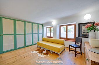 We offer for sale an above-standard family house with garage, courtyard and wine cellar in the…