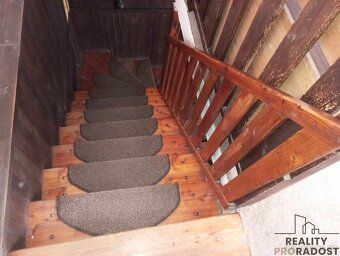 Sale of a two-story family house in a quiet street with a workshop about size 2 x 3 + 1…