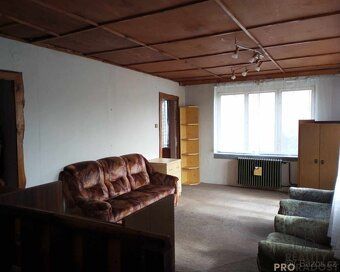Sale of a two-story family house in a quiet street with a workshop about size 2 x 3 + 1…