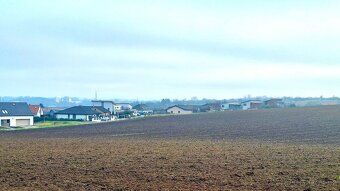 We offer construction plots for sale in Hrušovany near Brno, in location 'Pod střediskem'.