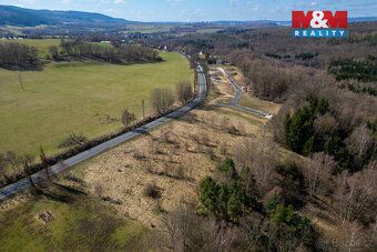 We offer for sale a plot of land measuring 8,068 m² located in the western outskirts of Loket…