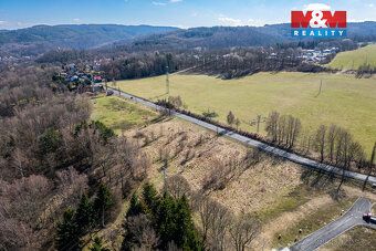 We offer for sale a plot of land measuring 8,068 m² located in the western outskirts of Loket…