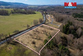 We offer for sale a plot of land measuring 8,068 m² located in the western outskirts of Loket…