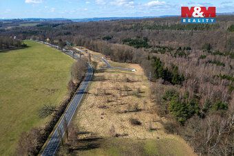 We offer for sale a plot of land measuring 8,068 m² located in the western outskirts of Loket…