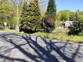 Sell garden with cottage. Includes greenhouse as well.