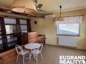 Ref. No. 05981 We offer for sale an entrepreneurial property in the center