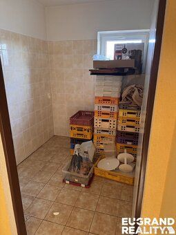 Ref. No. 05981 We offer for sale an entrepreneurial property in the center