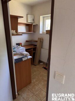 Ref. No. 05981 We offer for sale an entrepreneurial property in the center