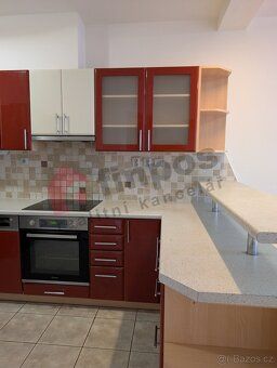 Nabízíme k pronájmu prostorný a světlý byt 2+kk, s užitnou p