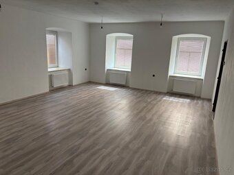 We offer for sale an accommodation facility in Bratrušov.