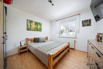 Are you a large family who wants to live together but also commute for work in Austria?