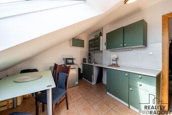 Are you a large family who wants to live together but also commute for work in Austria?